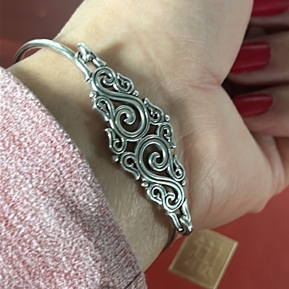 Retired James Avery Sorrento Hook On Bracelet Bangle - Picture 3 of 12